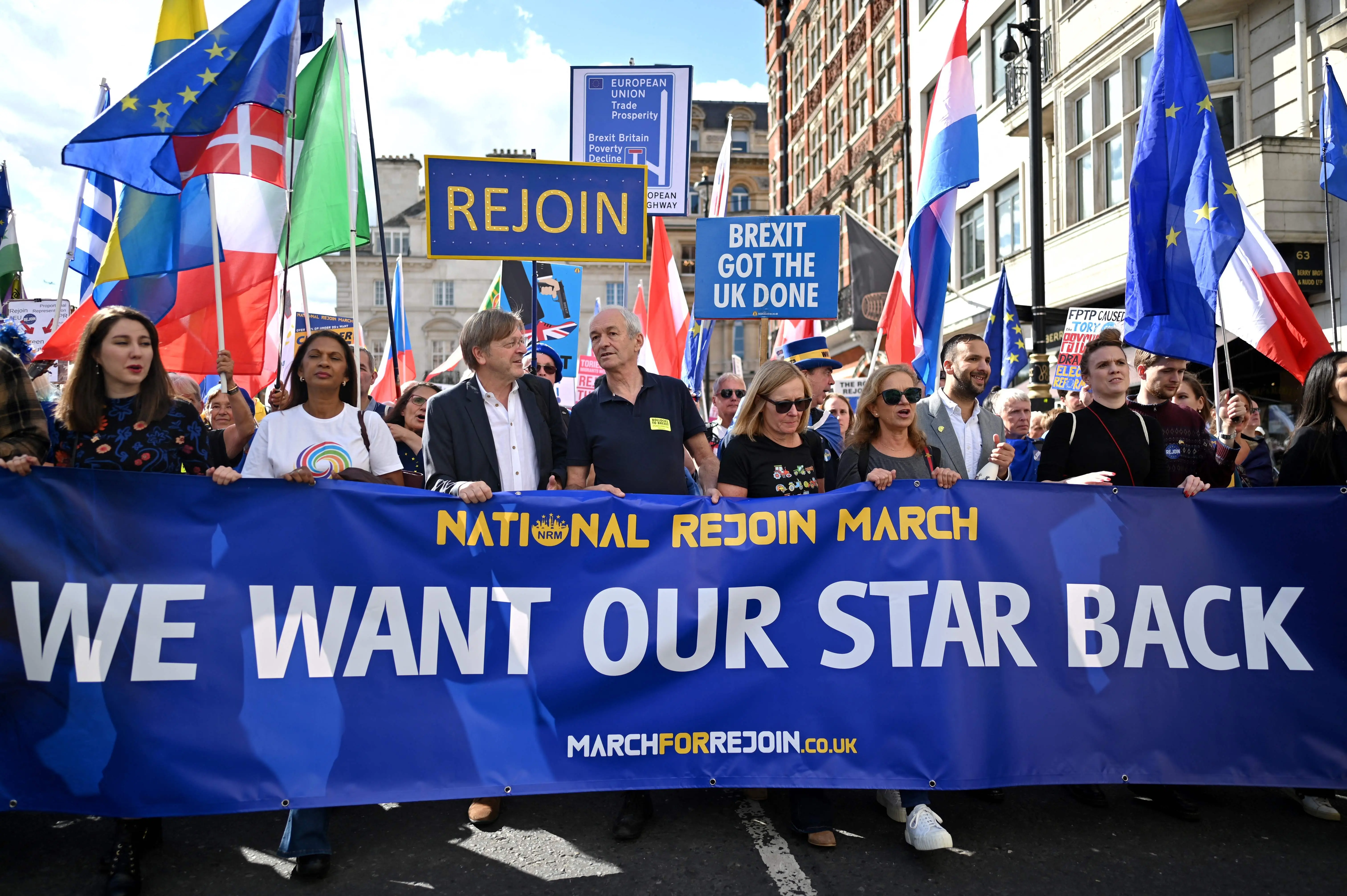 Καλύτερη συμφωνία για το Brexit θα φέρει τη Βρετανία πιο κοντά στην Ευρώπη