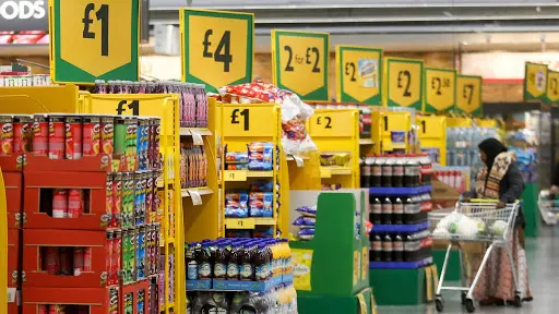 Αλματώδης αύξηση των πωλήσεων στις υπεραγορές στην Βρετανία