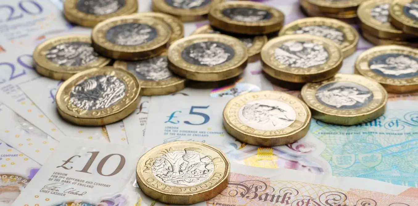 Αποταμιεύσεις στη Βρετανία: Τα νοικοκυριά πλήττονται από τις αυξήσεις φόρων