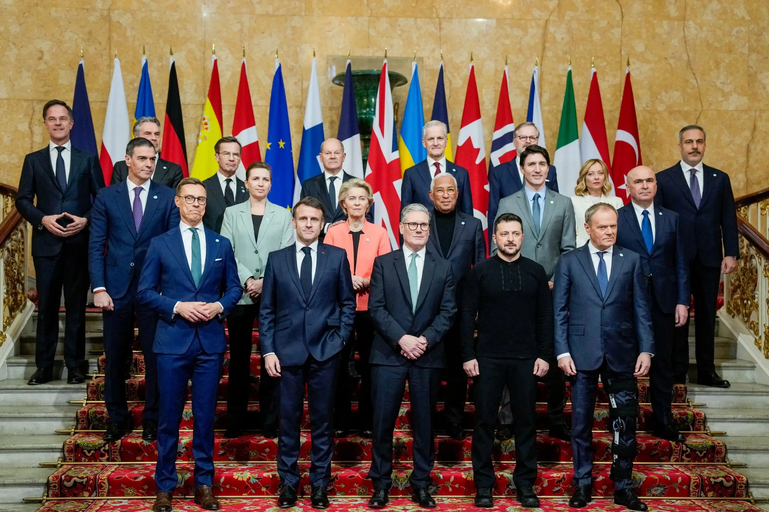 Βρετανία: Πλησιάζει την ΕΕ εν μέσω αναταραχής του Τραμπ