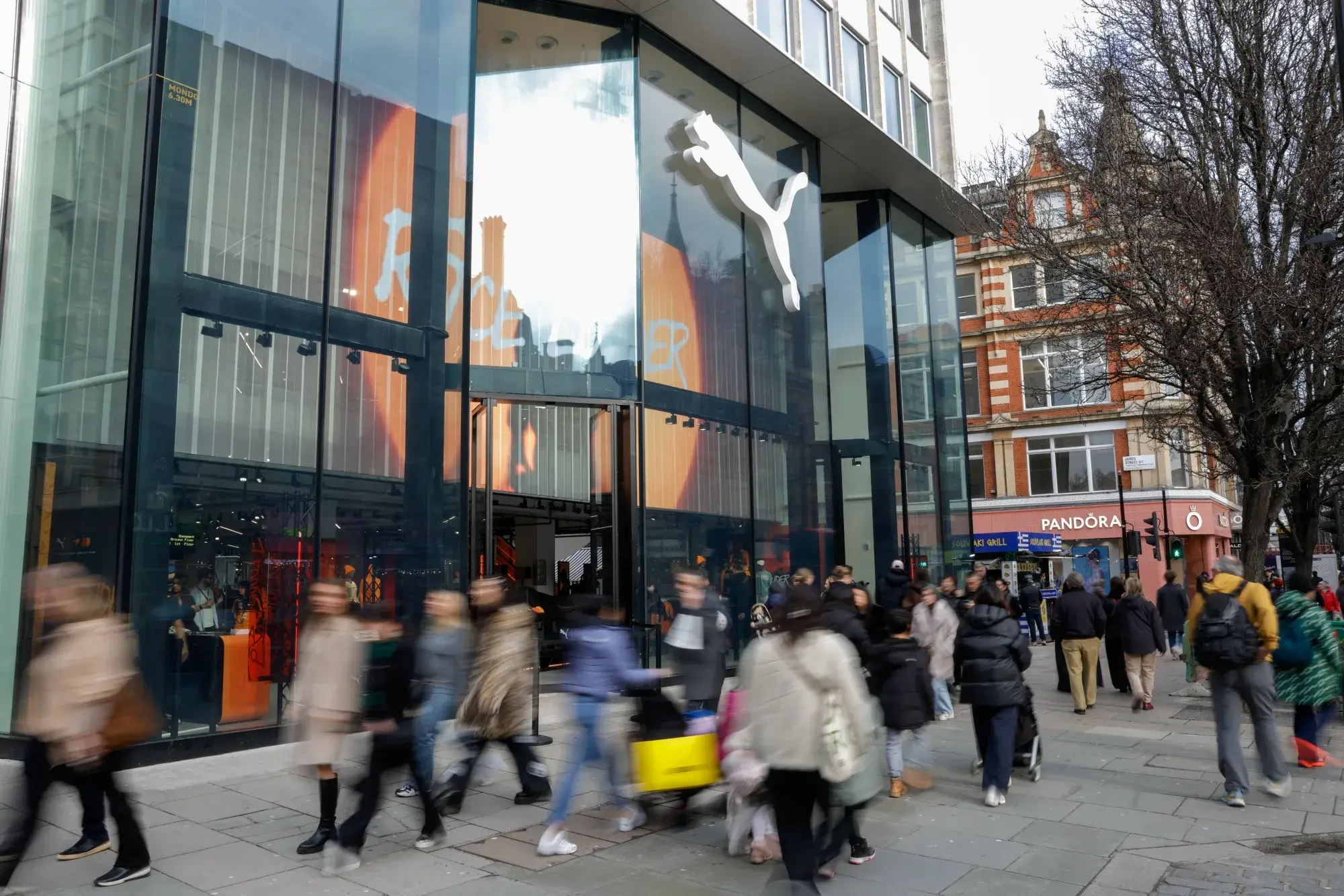 Βρετανία: Οι λιανικές πωλήσεις ξεκινούν το 2026 με τη μεγαλύτερη άνοδο 20 μηνών