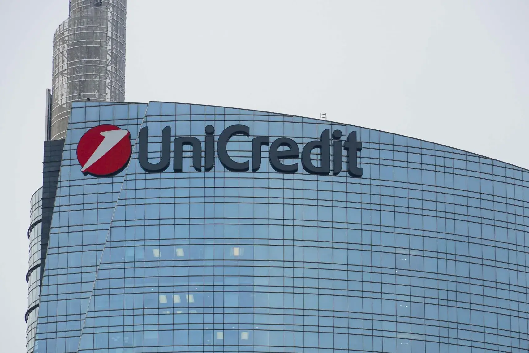 UniCredit: Επιστρέφει 50 δισ. στους μετόχους έως το 2030