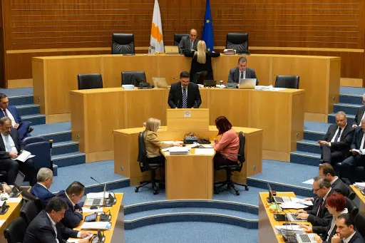 Στην Επιτροπή Οικονομικών της Βουλής τα νέα μέτρα