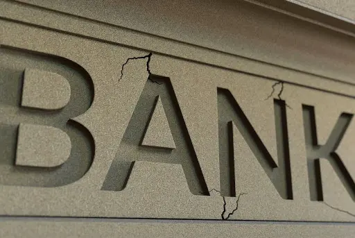 Πρόσω ολοταχώς η 