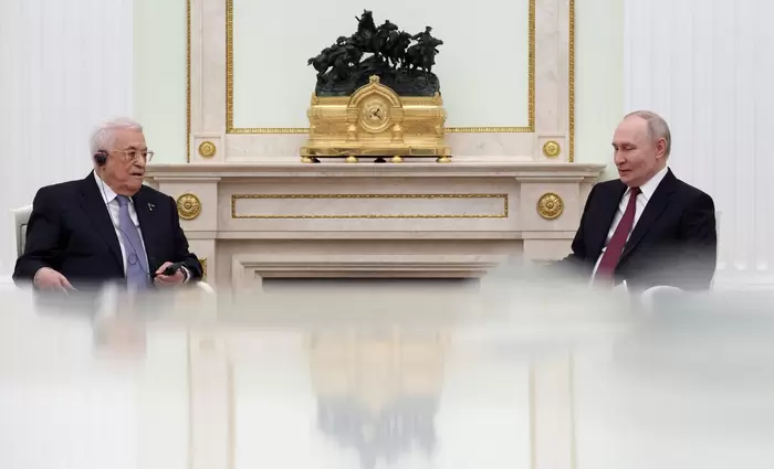 Πούτιν – Αμπάς στη Μόσχα: Πρόταση για ‘παγωμένα’ assets σε Συμβούλιο Ειρήνης και Ουκρανία»