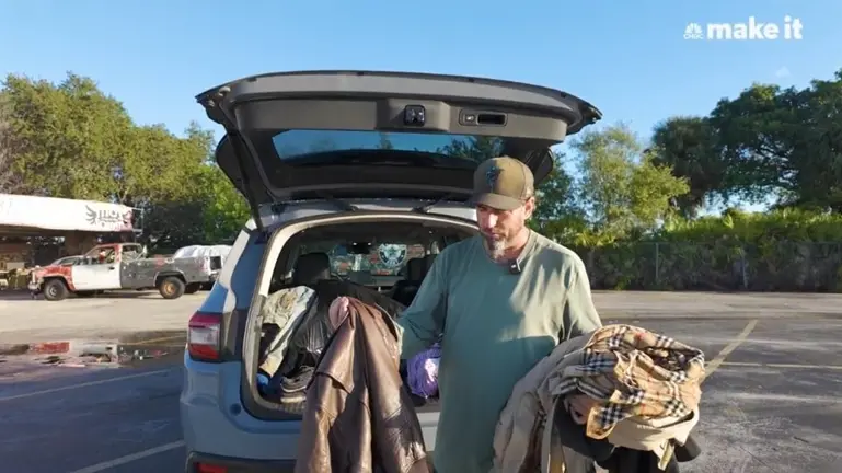 Ξεκίνησε άφραγκος, μεταπωλώντας ένα κινητό - Σήμερα βγάζει εκατομμύρια μεταπωλώντας ρούχα