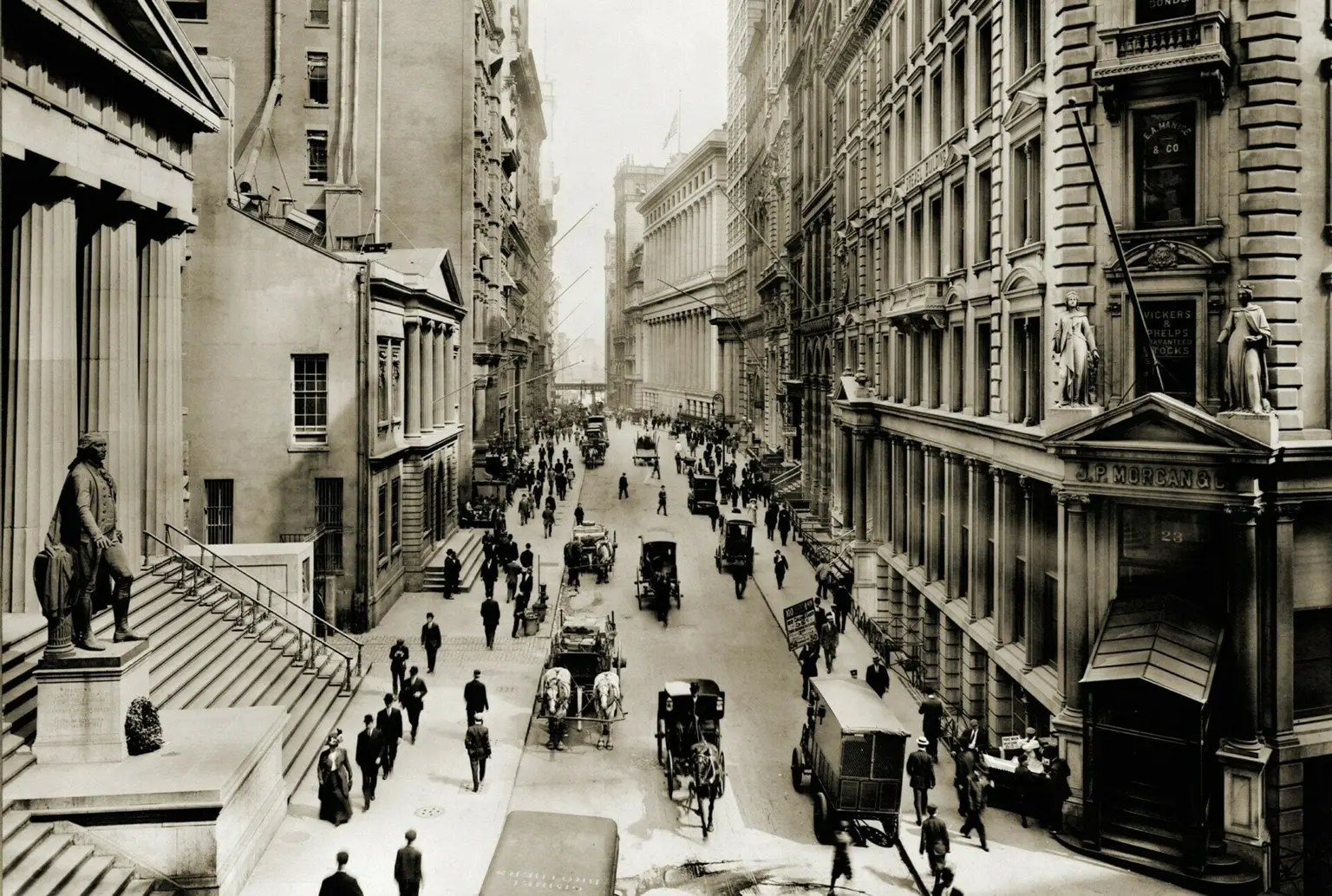 Γεννήθηκε φτωχός. Έγινε τιτάνας. Και άναψε το φυτίλι του πανικού