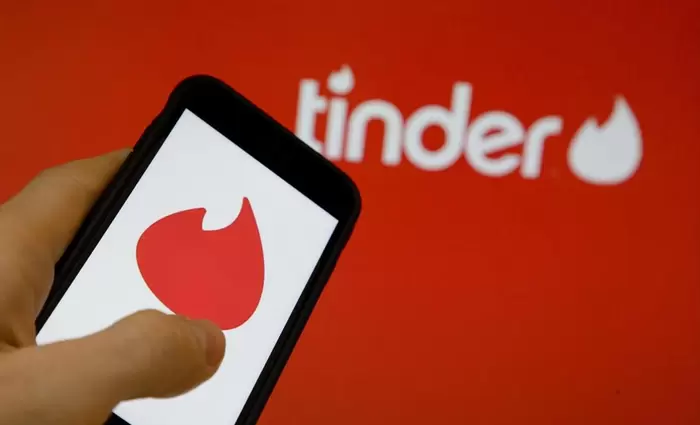 Οι εργαζόμενοι αναζητούν εργασία (και) στο Tinder – Είναι οι εφαρμογές γνωριμιών το νέο LinkedIn;