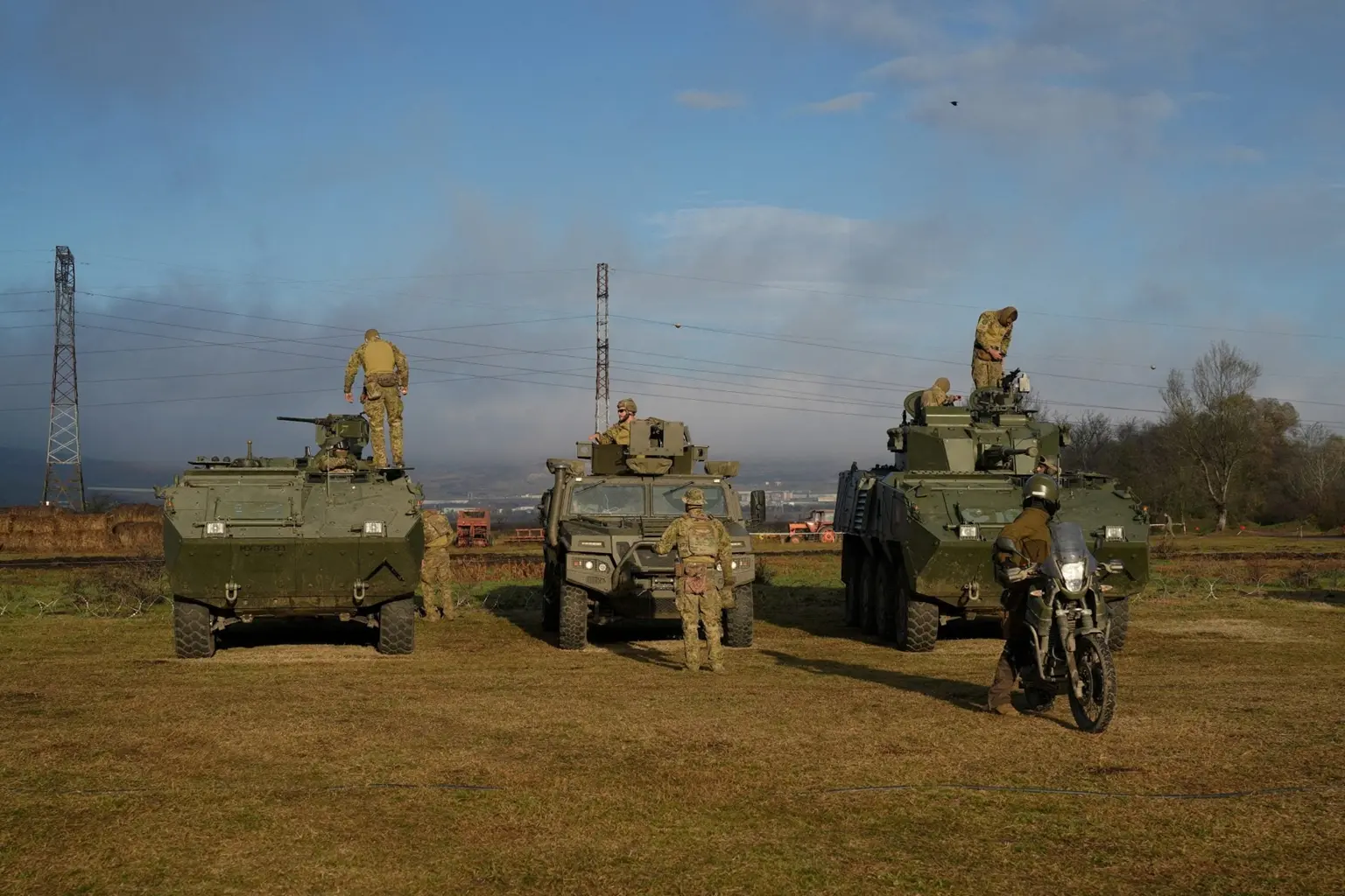 Reuters: Η ευρωπαϊκή άμυνα θα μπορούσε να χρηματοδοτηθεί με περισσότερα από €430 δισεκ. μέσω ESM