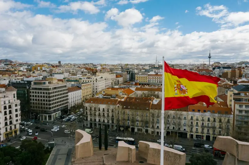 Ισπανία: Διπλή αναβάθμιση από Fitch και Moody’s
