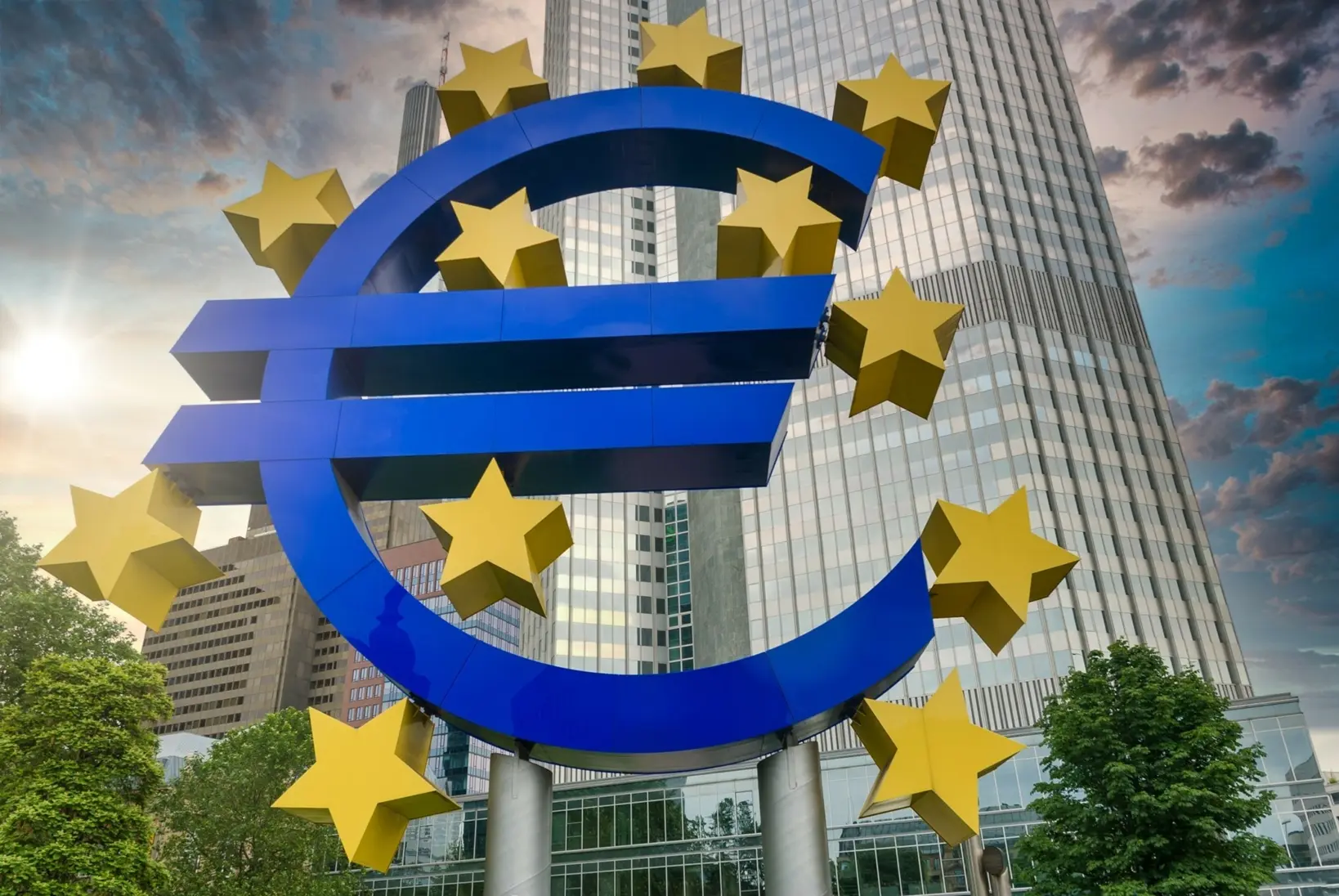 Οι καταναλωτές στην ευρωζώνη προβλέπουν υψηλότερο πληθωρισμό