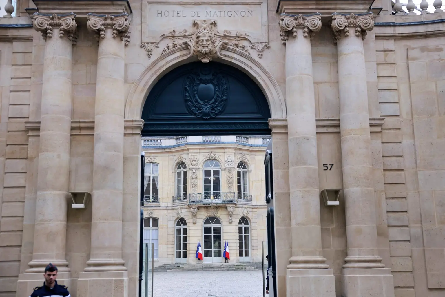 Γαλλία: Παρουσιάστηκαν τα πρώτα μέτρα για τον προϋπολογισμό