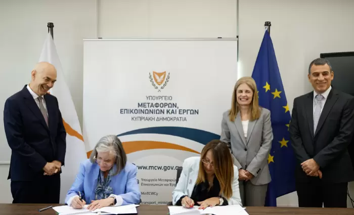 Έπεσαν οι υπογραφές για την απευθείας αεροπορική σύνδεση Λάρνακας - Βρυξελλών