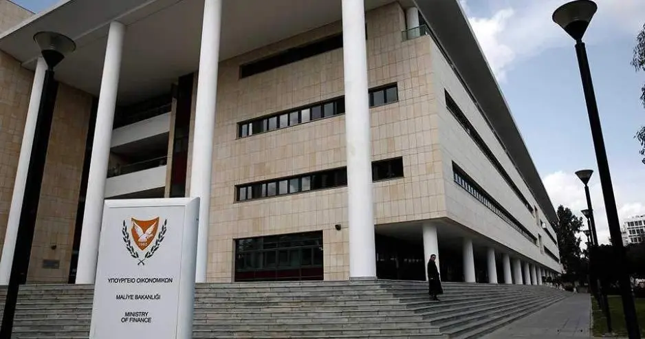 Σύσκεψη στο ΥΠΟΙΚ για διαφορά ΟΚΥπΥ και νοσηλευτών