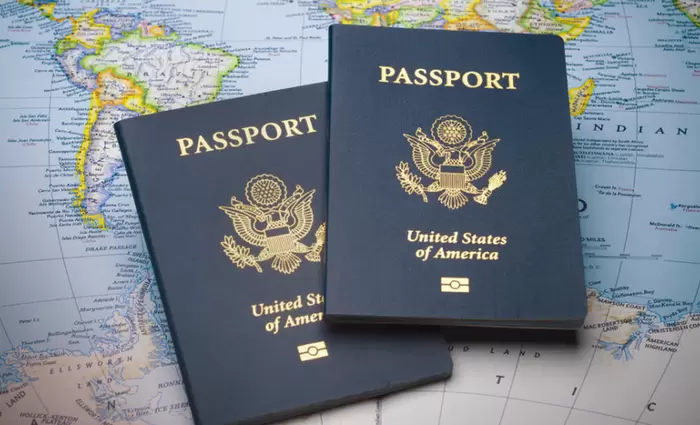Αναστέλλουν τις υπηρεσίες βίζας παγκοσμίως οι ΗΠΑ