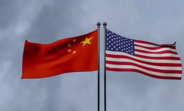 Κίνα: «Ευκαιρία» ή «απειλή» για την οικονομία των ΗΠΑ; Τι απαντά το Πεκίνο