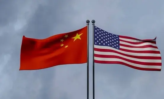 Κίνα: «Ευκαιρία» ή «απειλή» για την οικονομία των ΗΠΑ; Τι απαντά το Πεκίνο