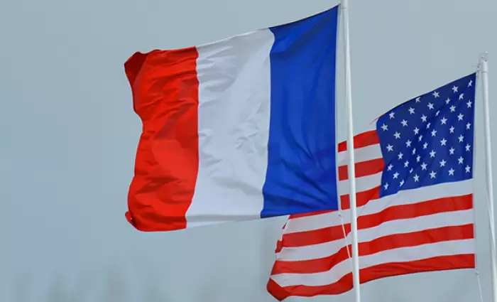 Τεντώνουν το σχοινί ΗΠΑ-Γαλλία με αφορμή την επιβολή κυρώσεων