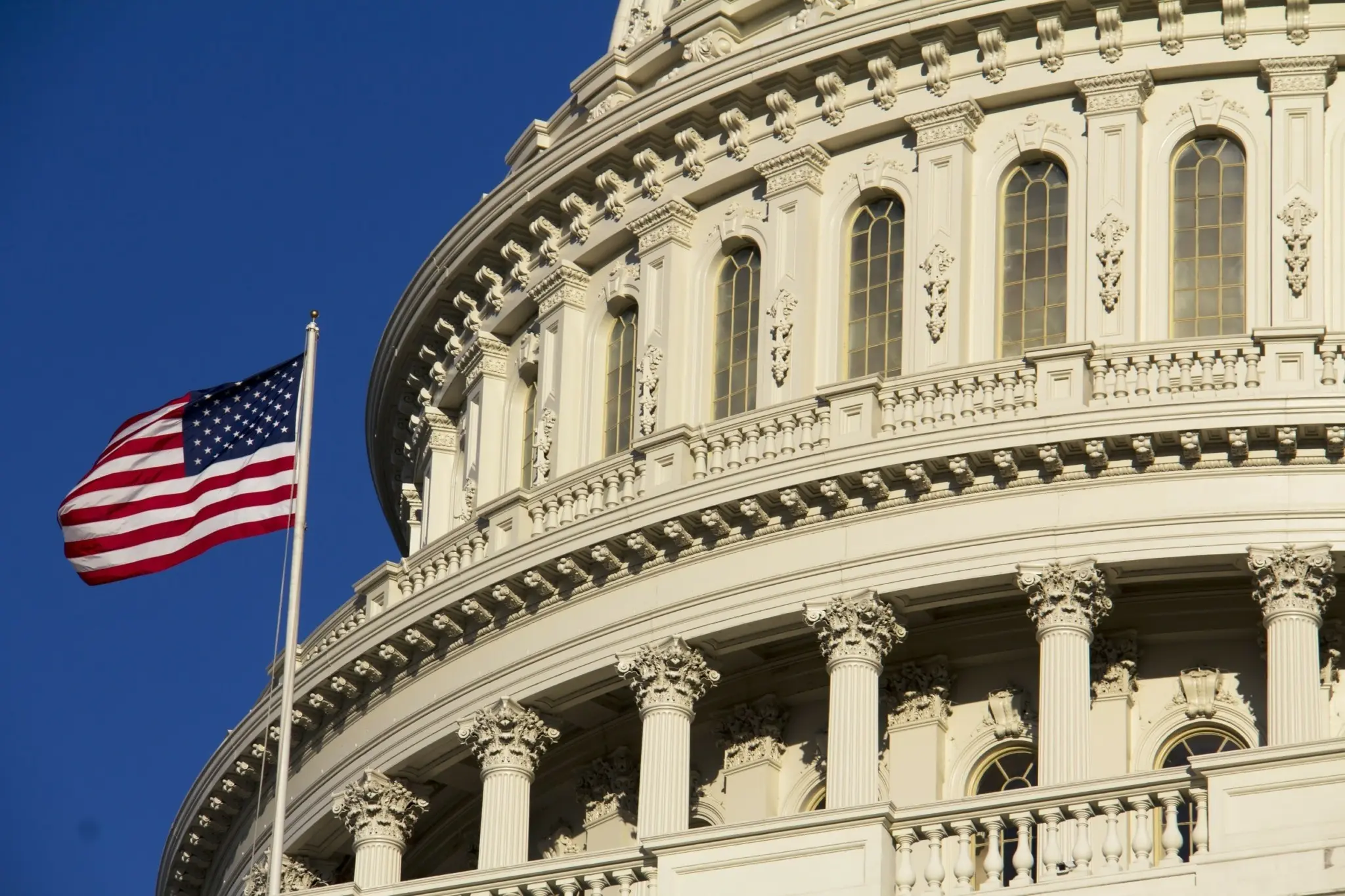 ΗΠΑ: Πώς οι τεχνολογικοί κολοσσοί προσπαθούν να περάσουν νόμους για την AI