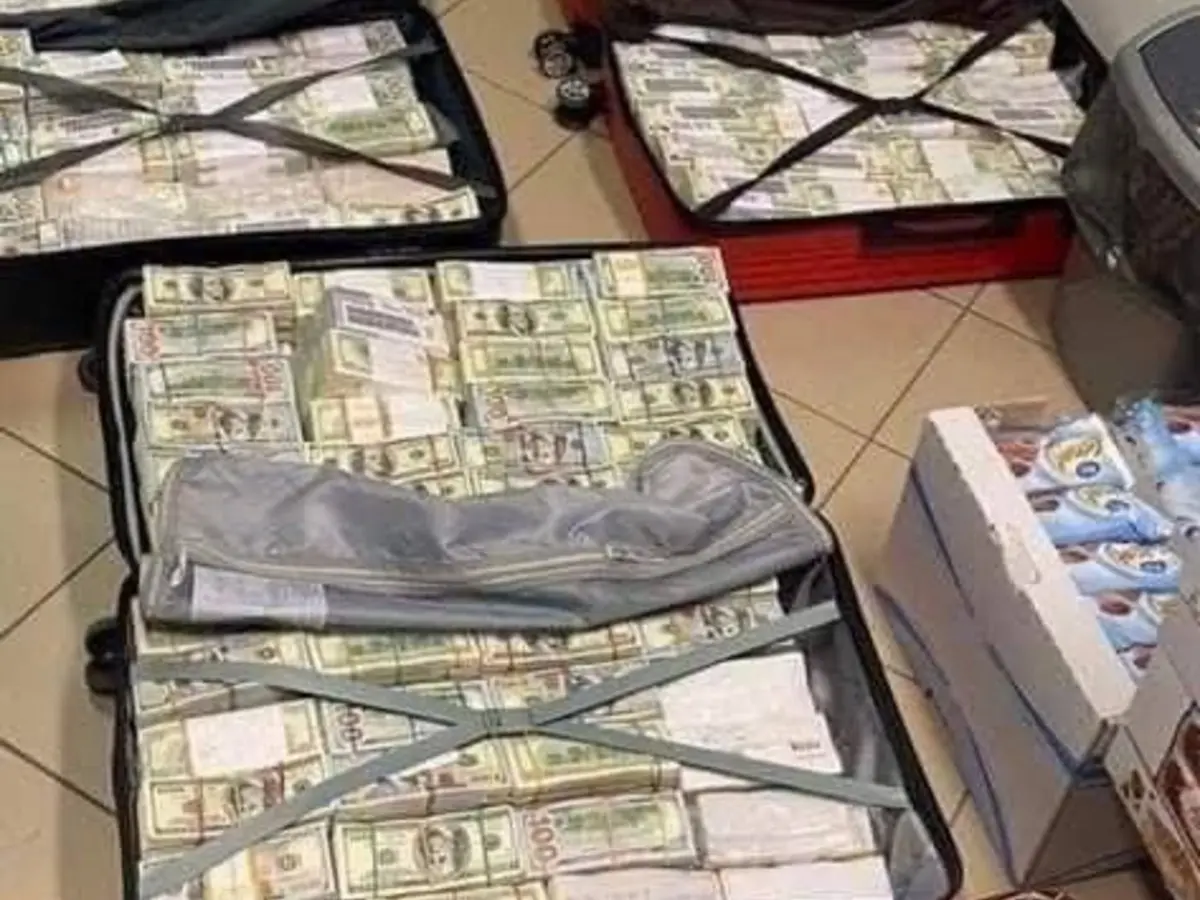 Σύζυγος Ουκρανού βουλευτή πιάστηκε στα σύνορα με $29 εκατομμύρια μετρητά