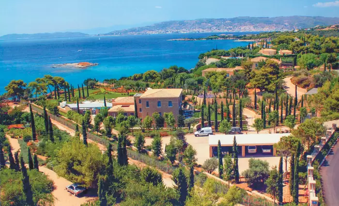 Το «παλάτι» που πούλησε ο τέως βασιλιάς Κωνσταντίνος στο Πόρτο Χέλι