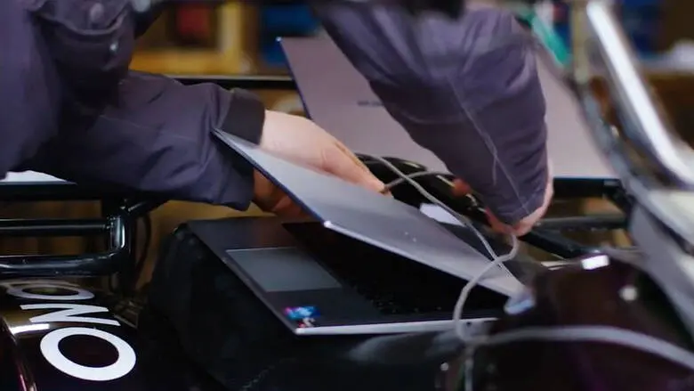 Για πρώτη φορά ηλεκτρικό όχημα φορτίζεται από φορητό υπολογιστή