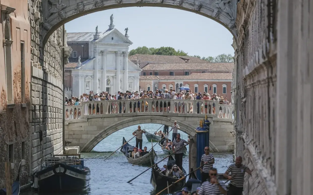 Βενετία: Φρένο στον υπερτουρισμό ή πολιτιστική… «Ντίσνεϊλαντ»;