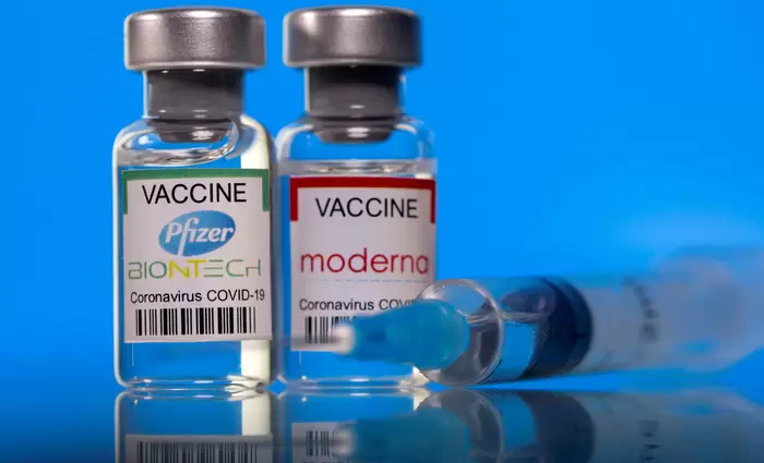 Financial Times: Crash Test για τα εμβόλια Pfizer–Moderna: Ποιο είναι καλύτερο