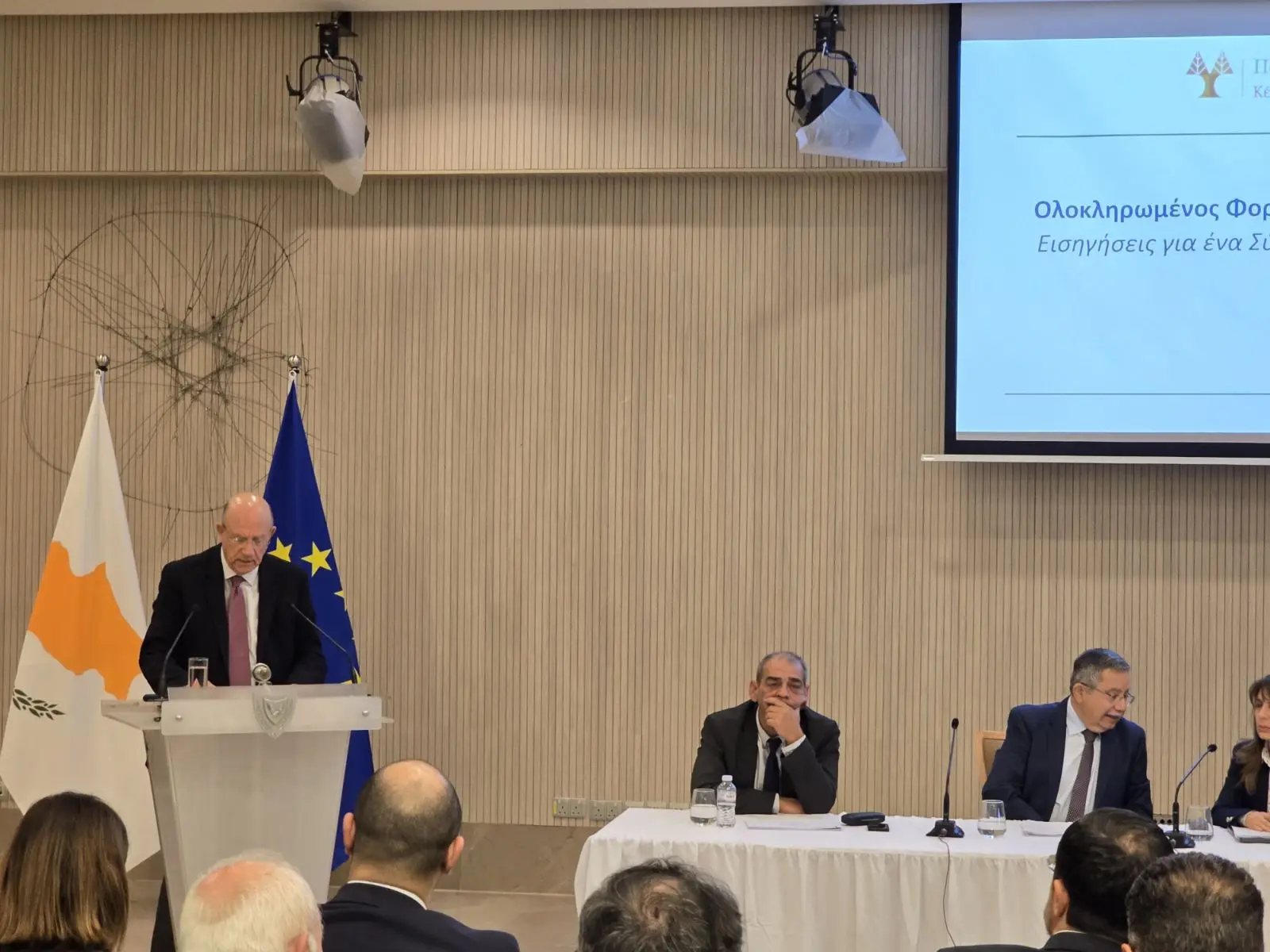 Στο 15% ο εταιρικός φόρος, στις €20.500 το αφορολόγητο - Οι εκπτώσεις και ο φόρος που καταργείται (πίνακες)