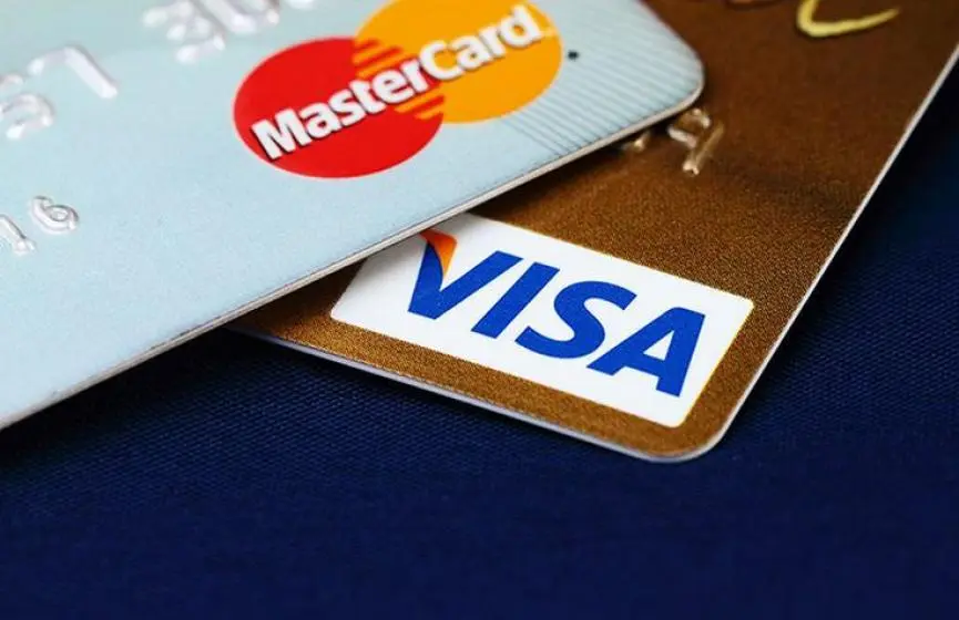 Visa - Mastercard: Στον προθάλαμο ένταξης στα κλαμπ του 1 τρισ.