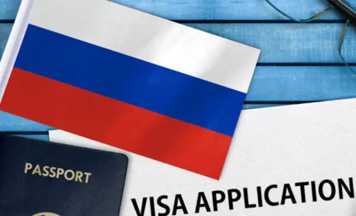 Η Κύπρος διαφωνεί για απαγόρευση τουριστικής βίζας σε Ρώσους