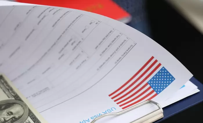 Γιατί οι τεχνολογικοί κολοσσοί «παγώνουν» τα ταξίδια των εργαζομένων