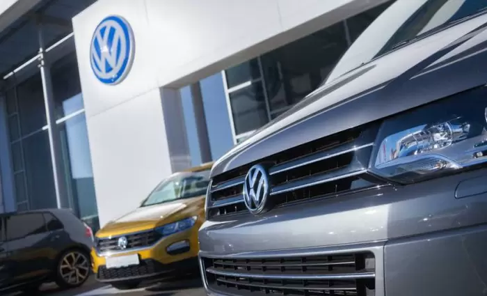 Κίνα: Η Volkswagen αναβάλλει τη παραγωγή οχημάτων