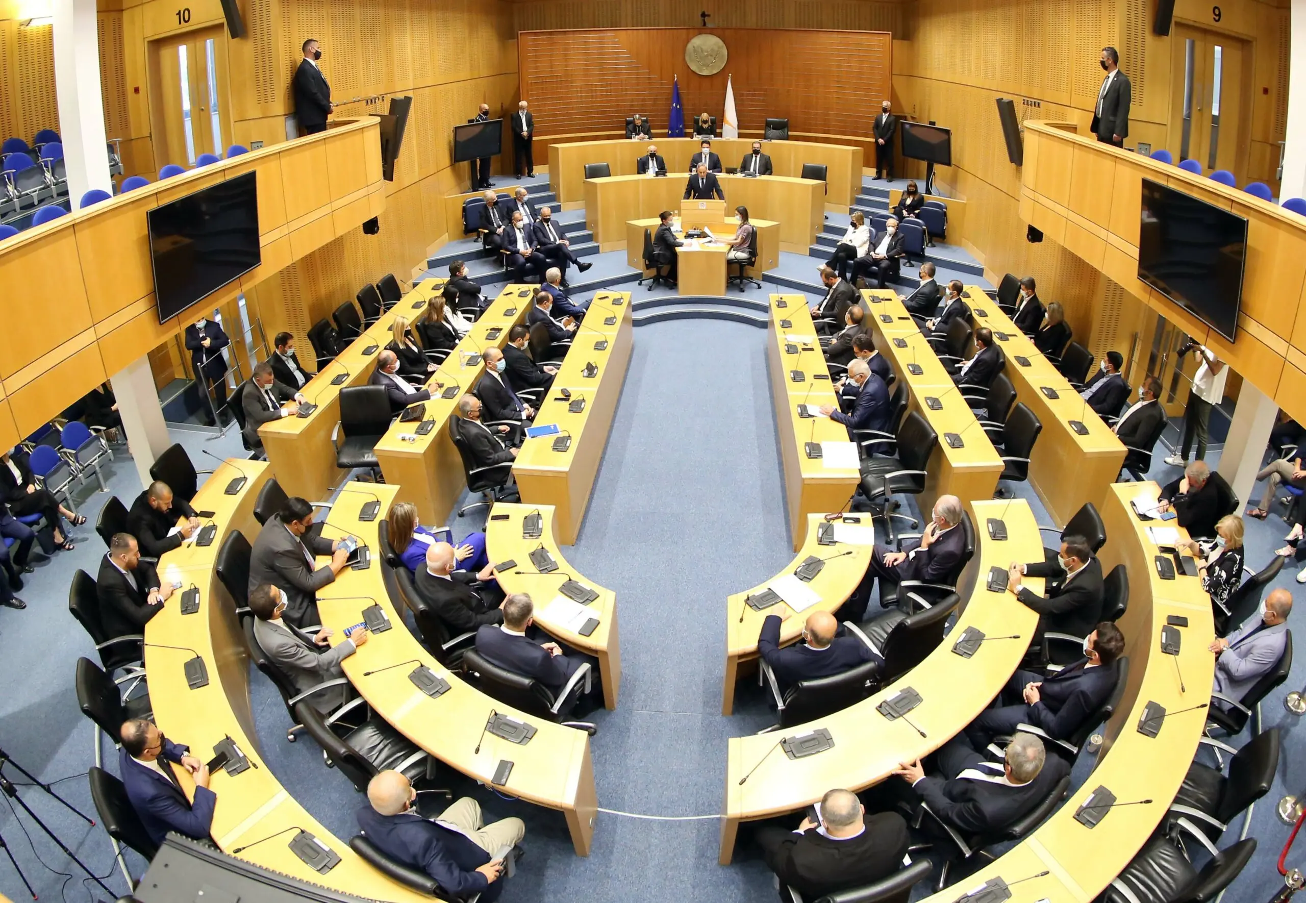 Στην Ολομέλεια το νομοσχέδιο για έλεγχο ξένων άμεσων επενδύσεων