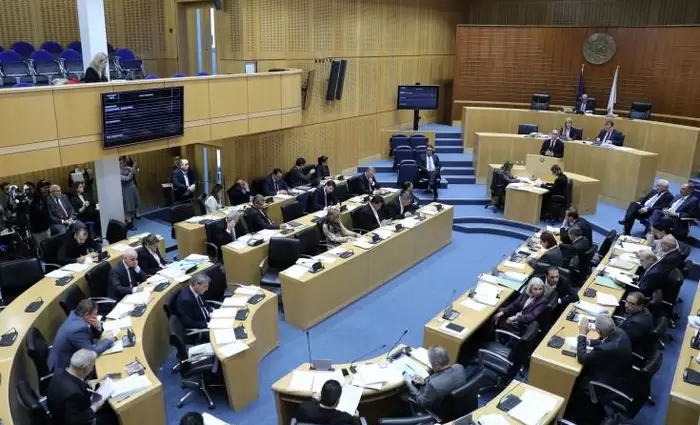 Άρχισε η έκτακτη συνεδρία της Ολομέλειας της Βουλής