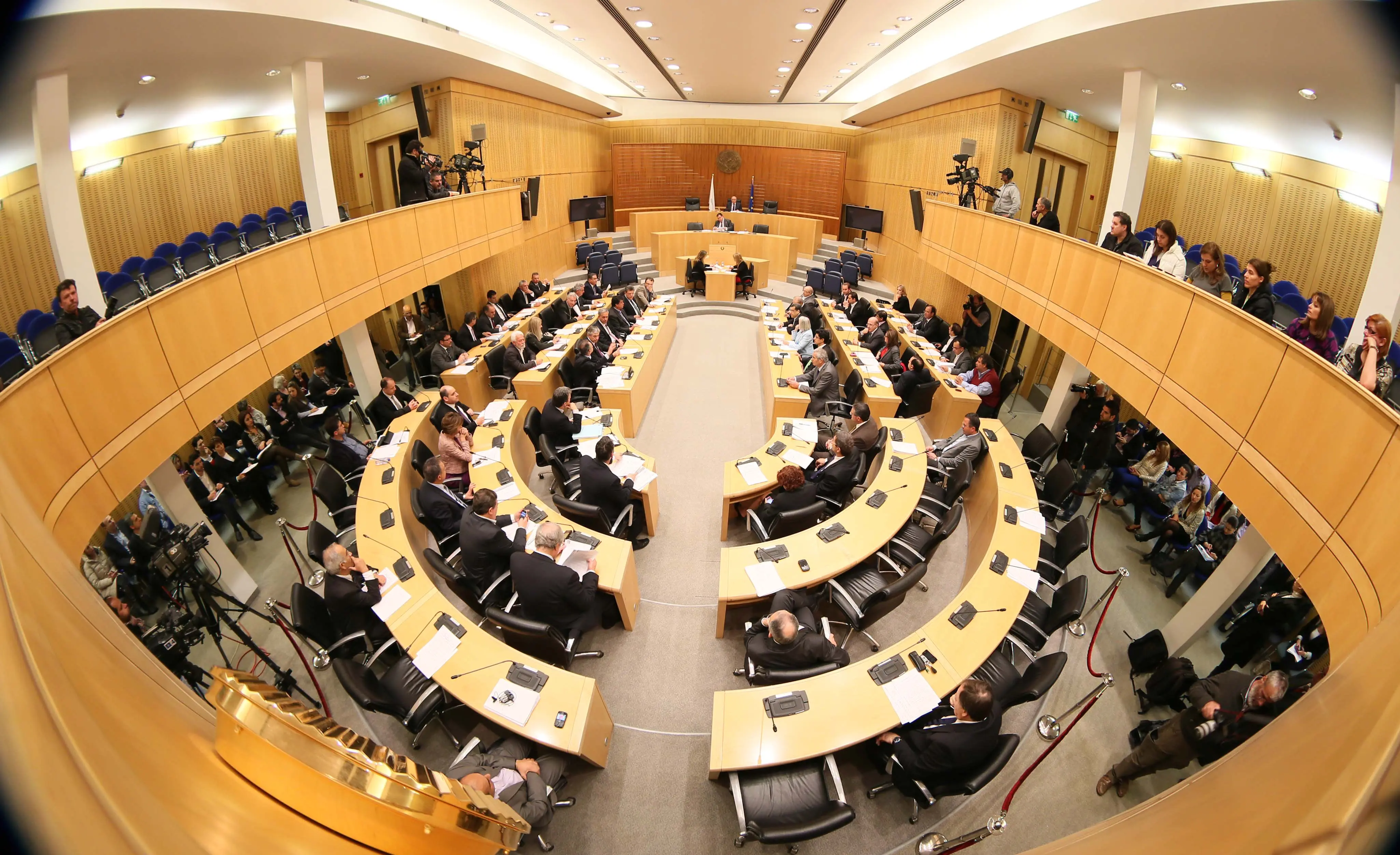 Την Κυριακή το απόγευμα η Ολομέλεια της Βουλής