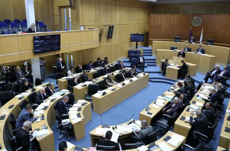 «Περνούν» οι εγγυήσεις από τη Βουλή