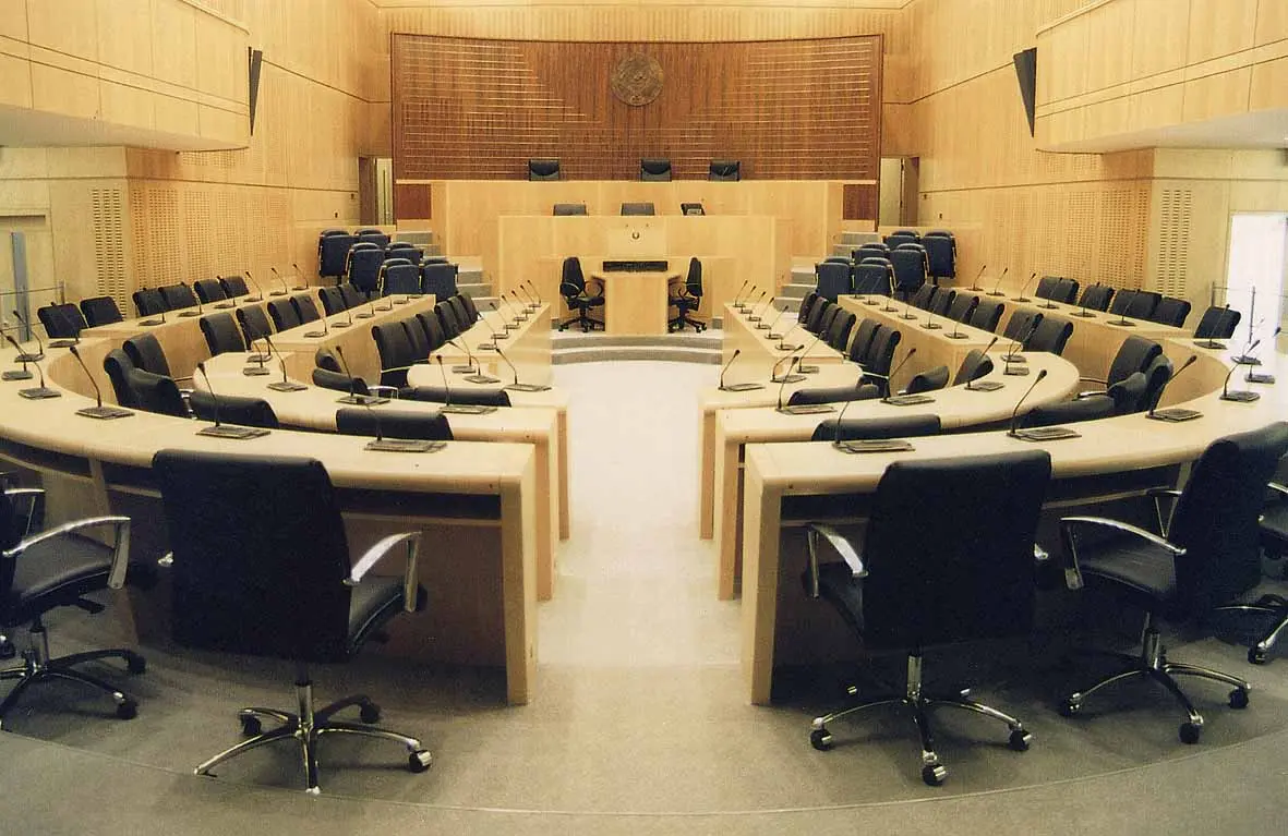 Η Βουλή ζητεί γραμματέα  με μισθό από €1495