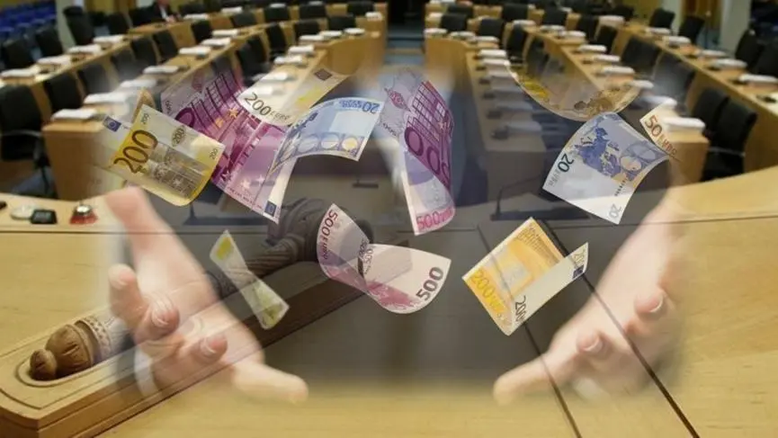 Πέρασε τα δικά της η Βουλή για πολλαπλές συντάξεις – Η μπάλα στον ΠτΔ