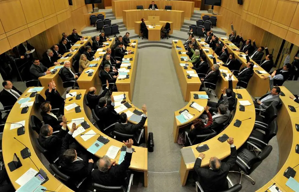 Ψηφίστηκαν οι προϋπολογισμοί που αφορούν το Δημόσιο Δίκαιο