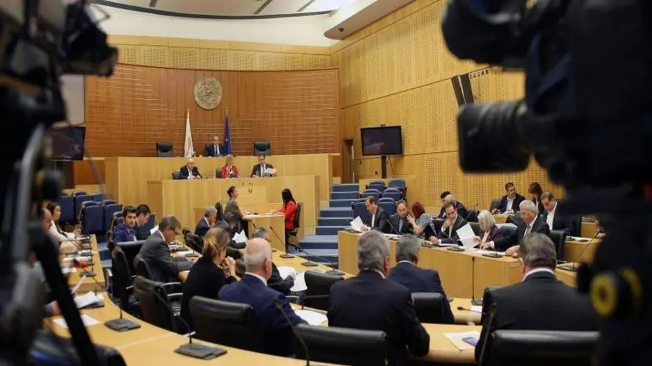 Έκτακτη συνεδρία της βουλής για ψήφιση κατεπειγόντων νομοθετημάτων