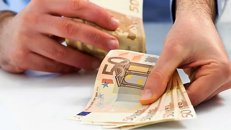 Αυξήθηκαν οι απολαβές 25.000 χαμηλόμισθων από τον Ιανουάριο