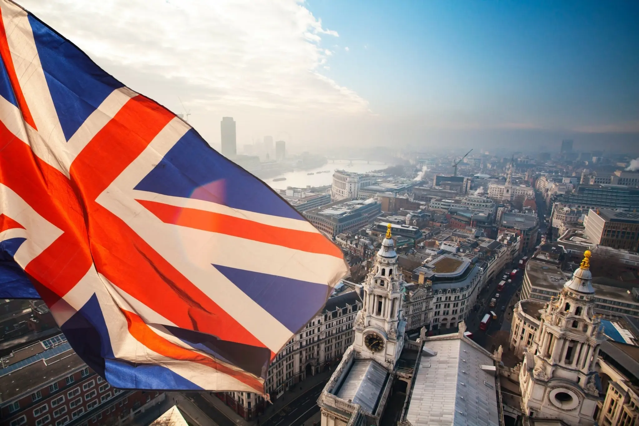 Η κυβέρνηση Στάρμερ ζητά εξηγήσεις από τις Βρυξέλλες για τον διπλασιασμό των δασμών στον χάλυβα