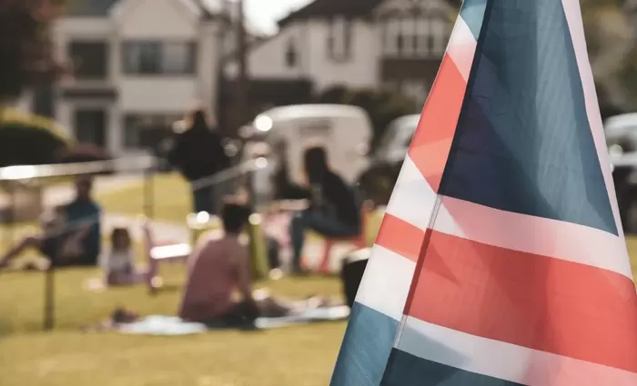 Βρετανία: Η κυβέρνηση Στάρμερ εξετάζει την άμεση απαγόρευση της χρήσης social media σε παιδιά κάτω των 16 ετών