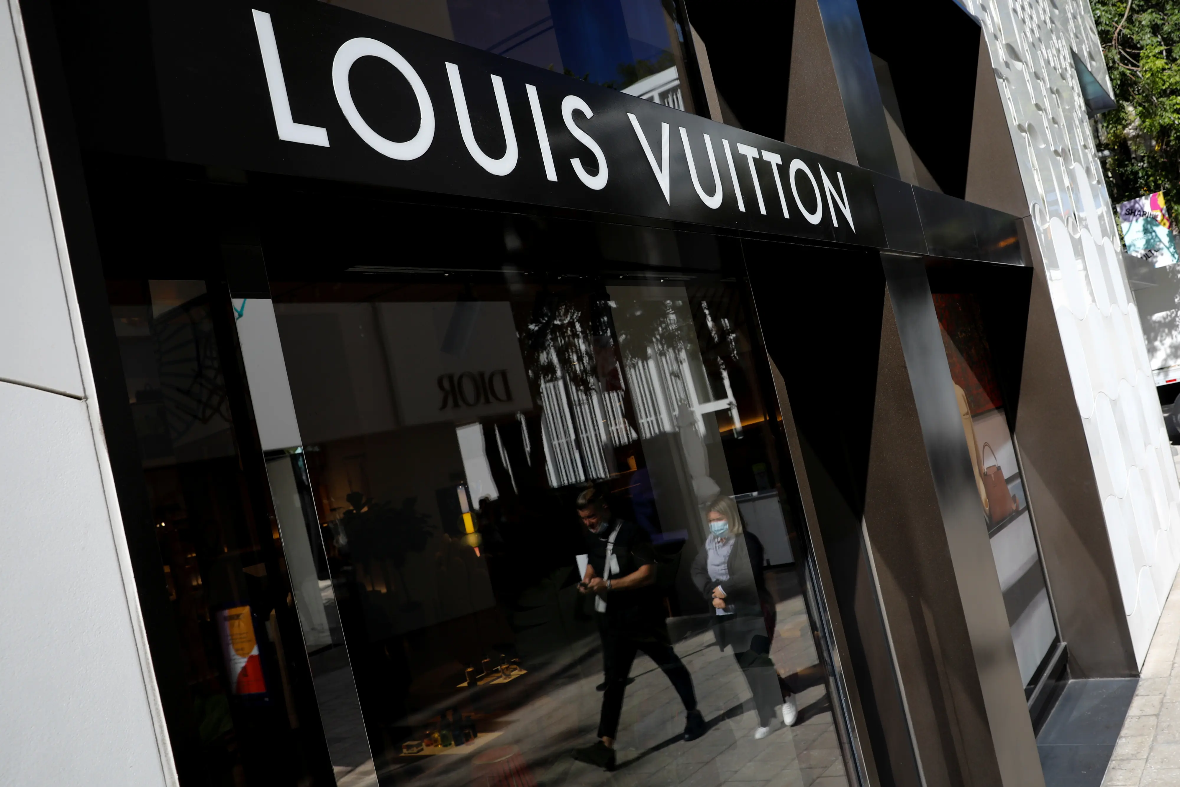 «Απογειώθηκαν» τα κέρδη της Louis Vuitton - «Χρυσώνει» τους μετόχους