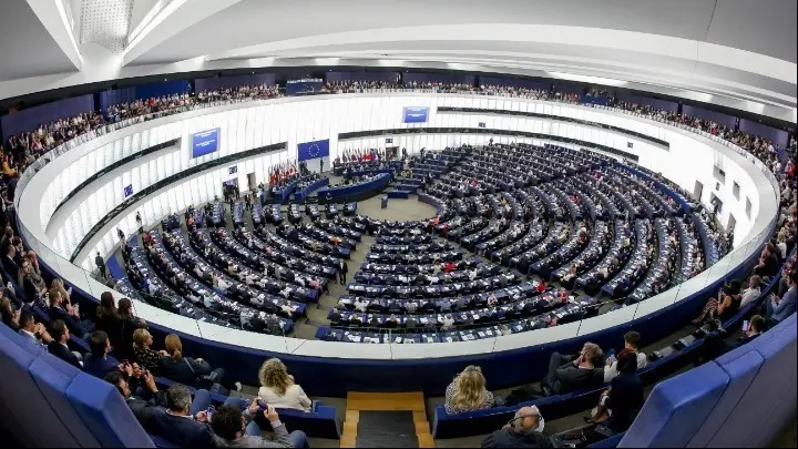 Ψηφίζει σήμερα η Ευρωβουλή για το νέο σύμφωνο για τη μετανάστευση και το άσυλο