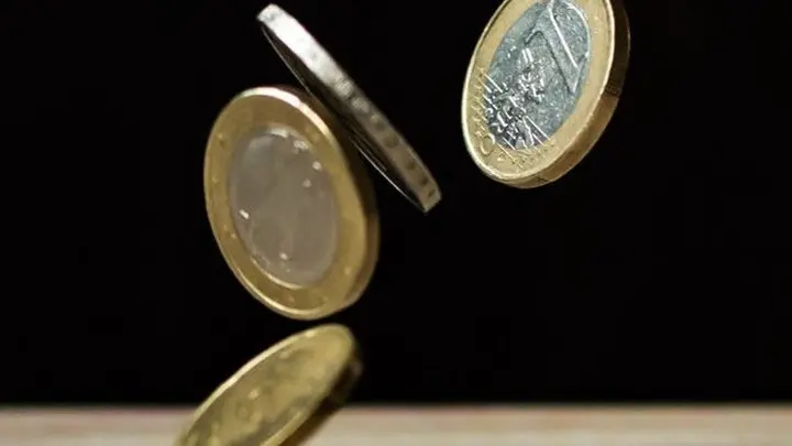 Το ευρώ ξέφυγε από τα χαμηλά επίπεδα που βρισκόταν εδώ και μήνες