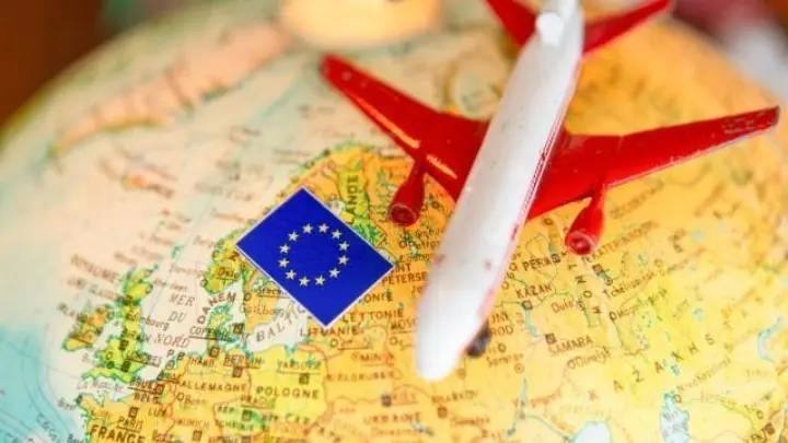 Πανδημία: «Σκούρο κόκκινο» η νέα κατηγορία χωρών