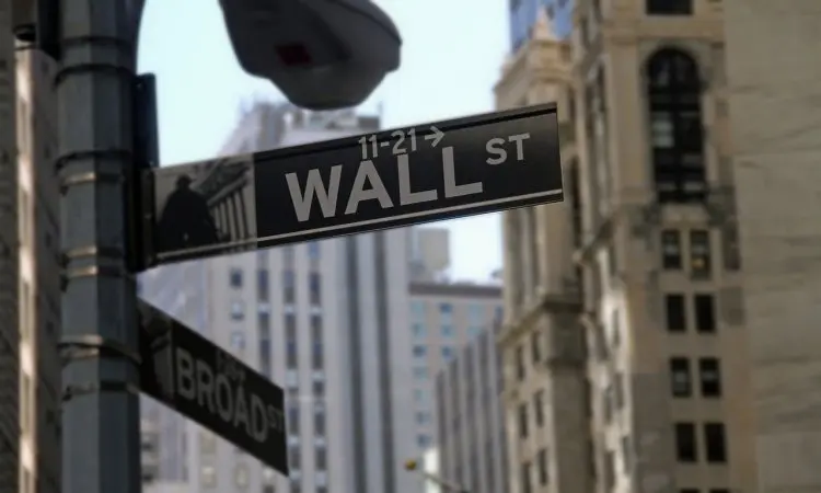 Βουτιά στη Wall Street - Μαζικές ρευστοποιήσεις των επενδυτών