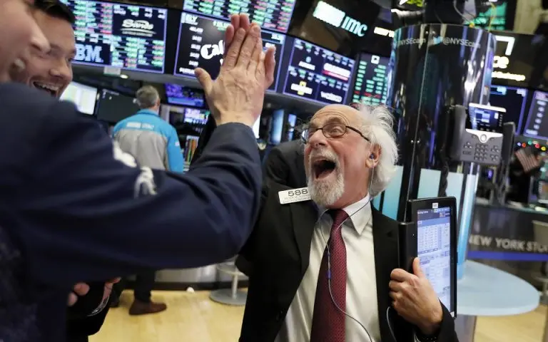 Dow στις 40.000 μονάδες – Τι λέει σήμερα ο άνθρωπος που το «είδε» πριν 25 χρόνια